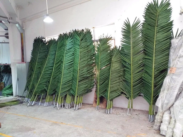 Arificial Coconut Plastic Tree Leaf for Landscape Decoration